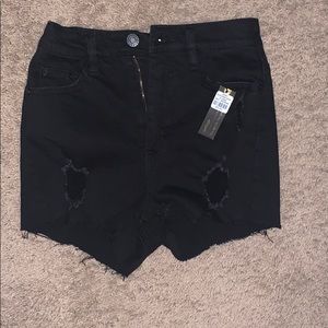 Black jean shorts!!